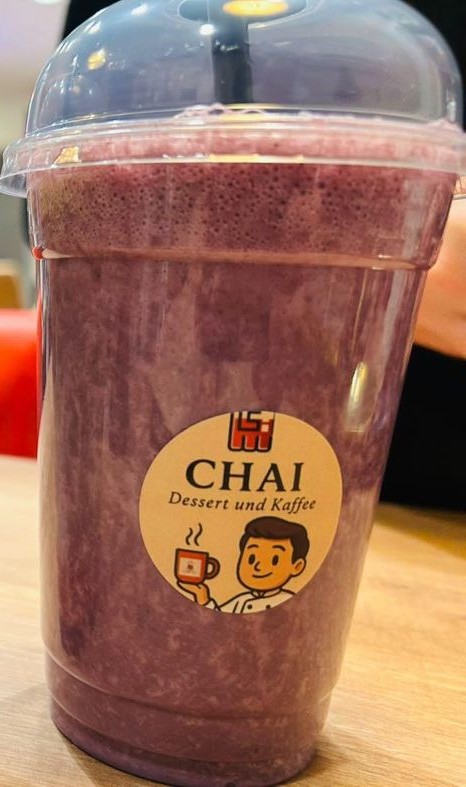 Beeren-Shake im CHAI Becher